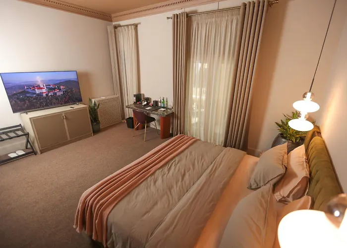 Padam Boutique Τίρανα